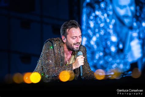  Cesare Cremonini Konsert: En Natt Full av Passionerad Musik och Oväntade Överraskningar!